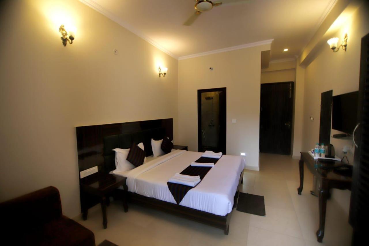 Rishikesh Grand Hotel Exterior photo